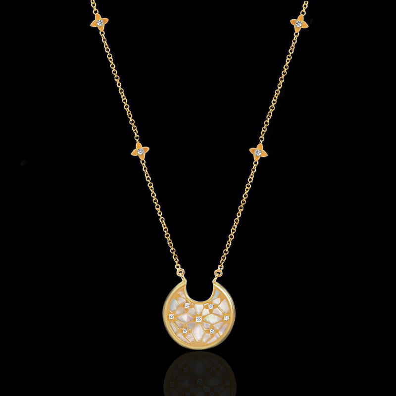 Huri Necklace (Mother of Pearl)